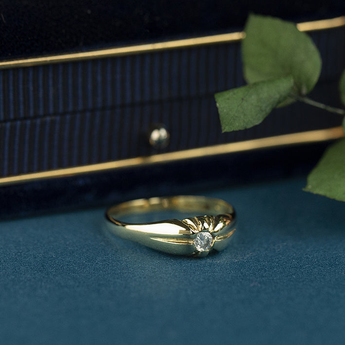 14 kt gold ring with zirconia