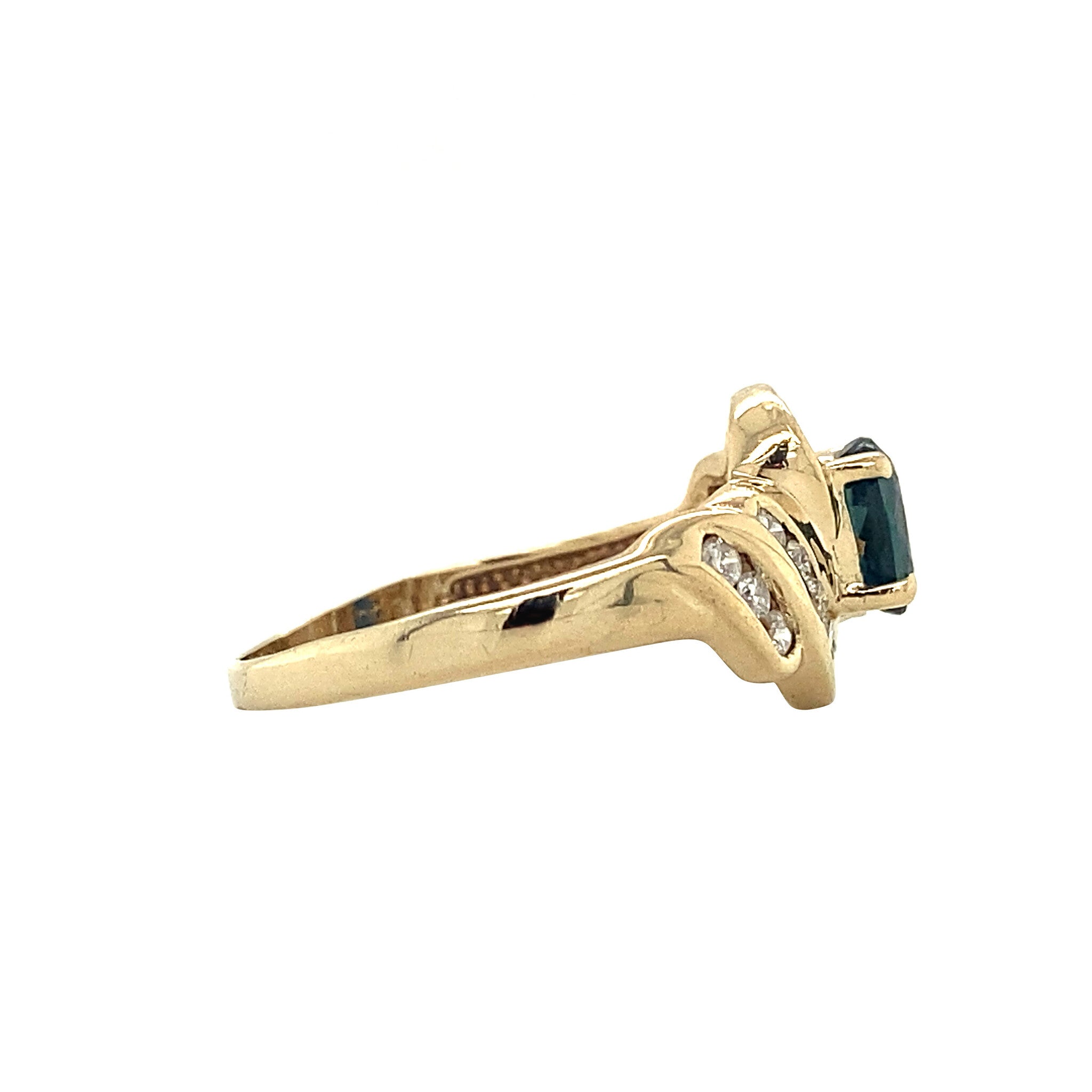 14-kt gold ring with sapphire and diamond