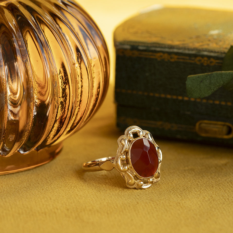 Vintage 14 kt gold ring with carnelian
