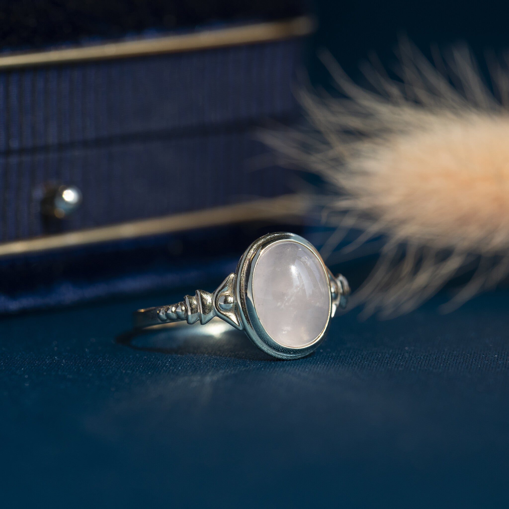 Ring with rose quartz, 9 kt
