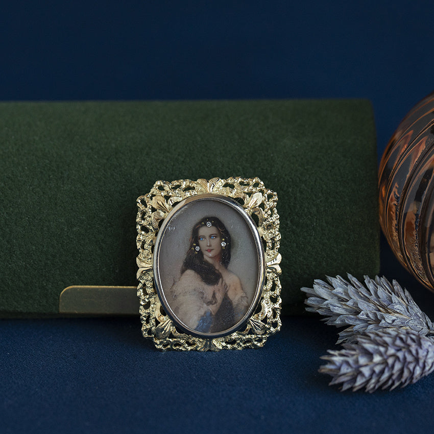 Gold vintage pendant with enamel and zirconia 14 kt