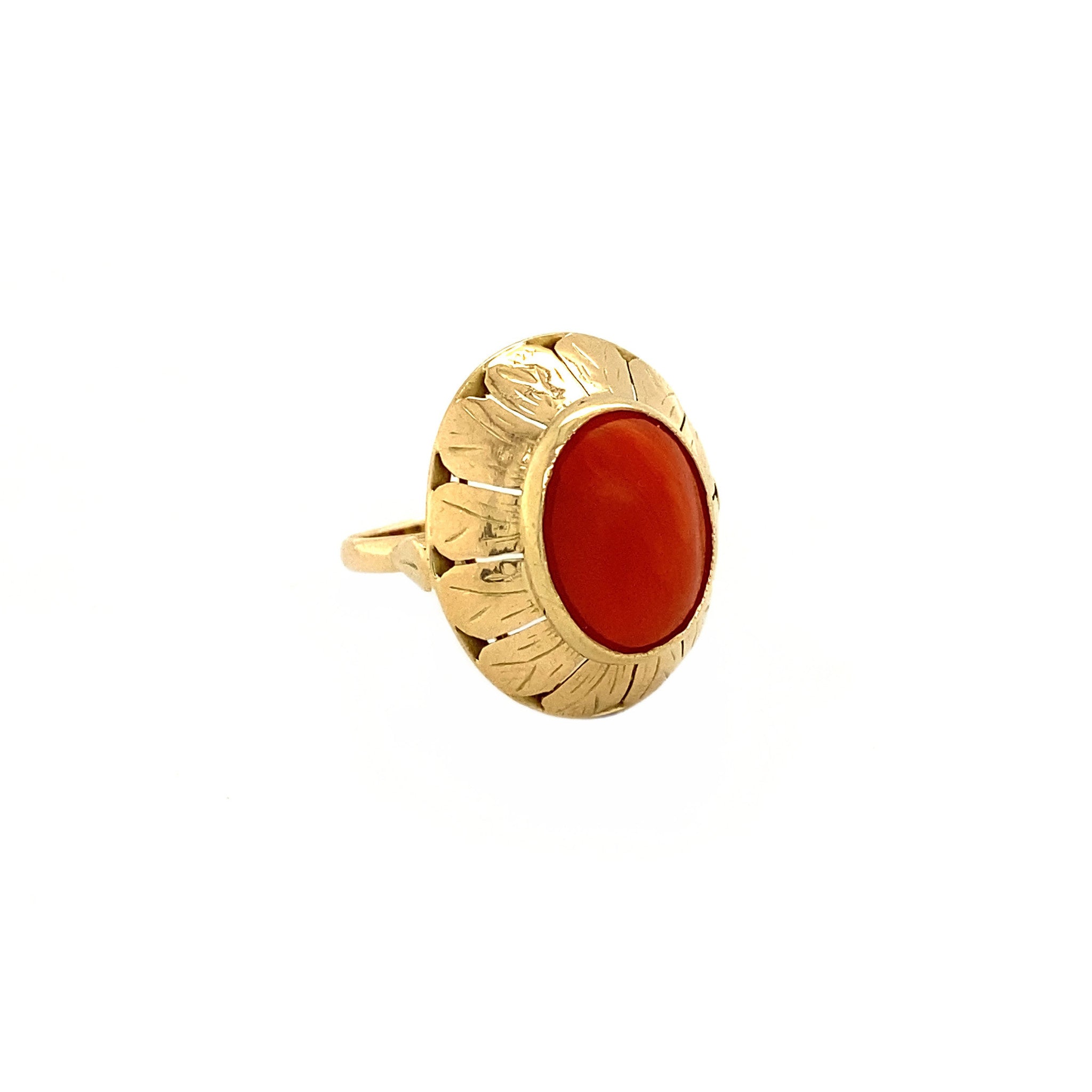 Gold ring with blood coral 14 kt