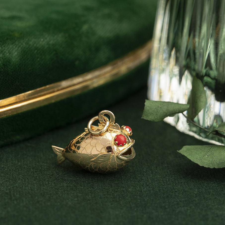 14 kt rose-gold vintage fish pendant with colored stone