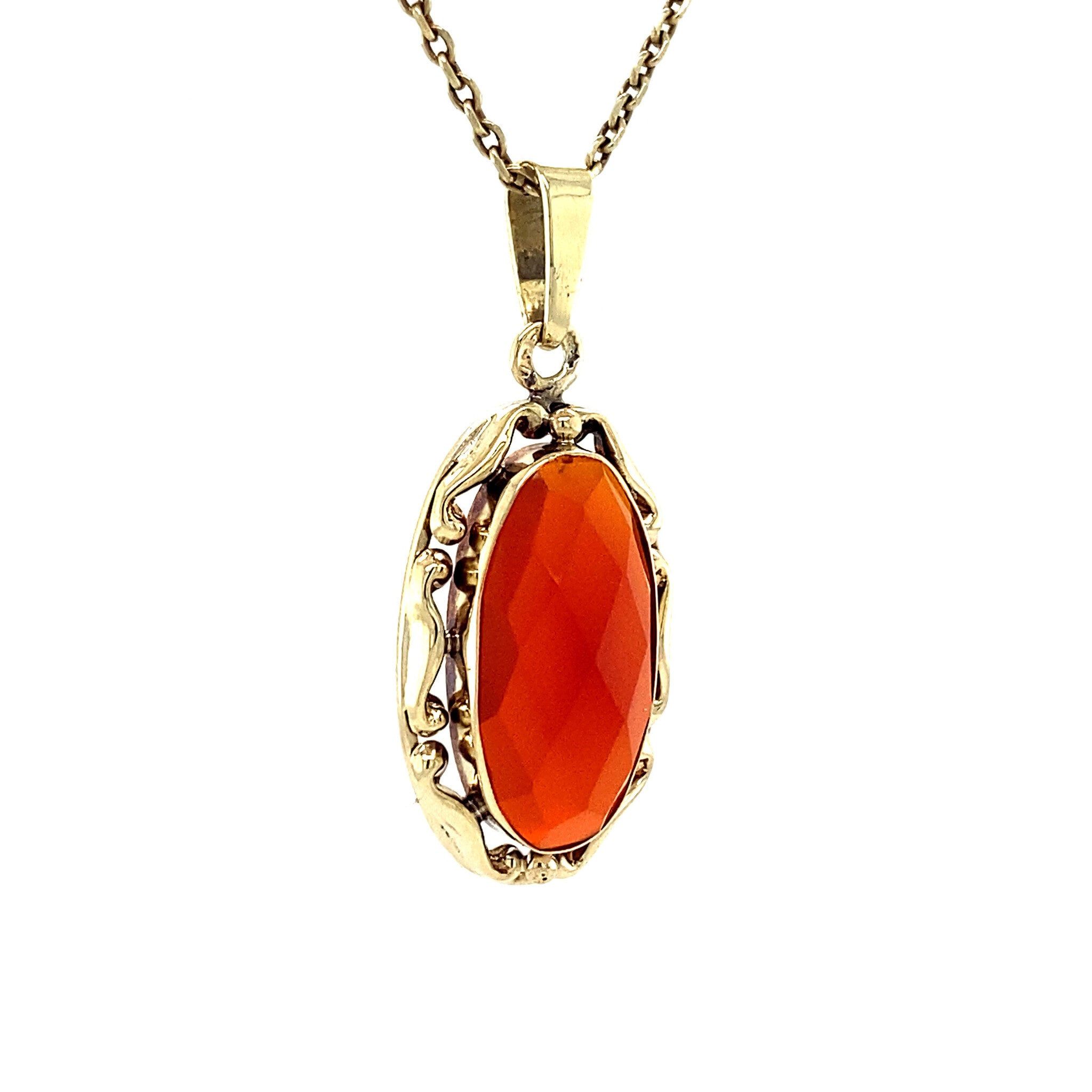 Gold pendant with carnelian 14 kt