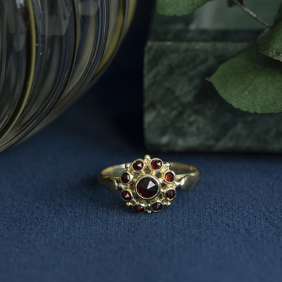 Vintage 14 kt gold entourage ring with garnet