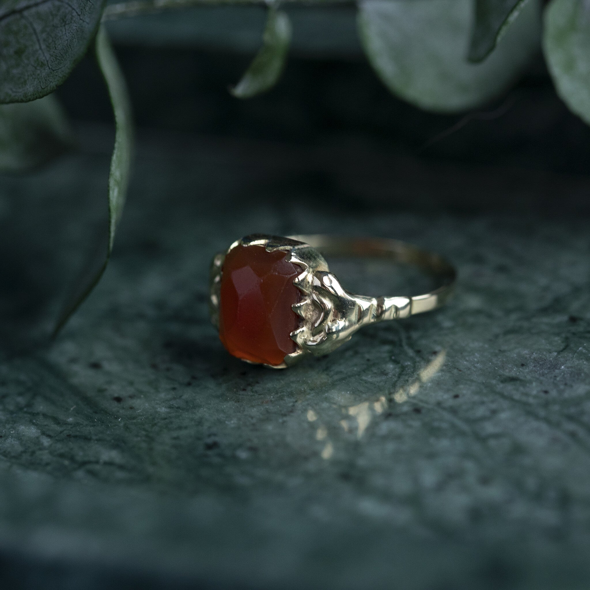 Gold ring with carnelian 14 krt