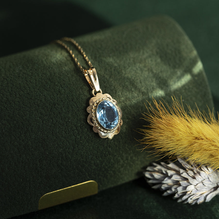 Vintage gold pendant with spinel, 14 kt