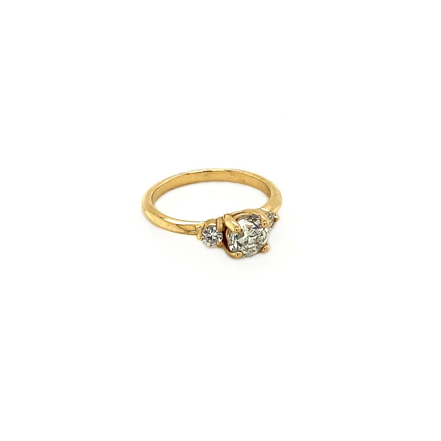 14 kt gold ring with a diamond