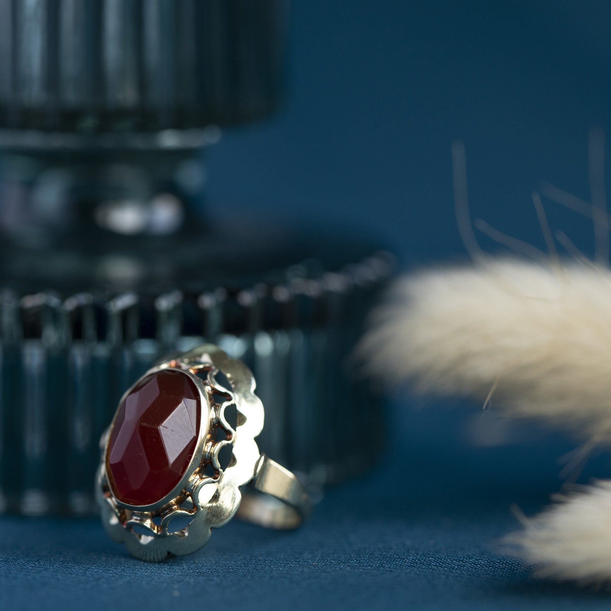 Gold ring with carnelian 14 crt