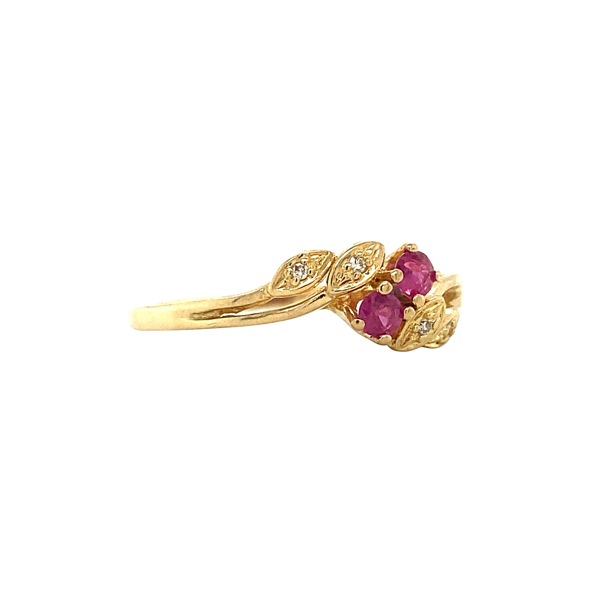 14 kt gold hammered ring with ruby and diamond