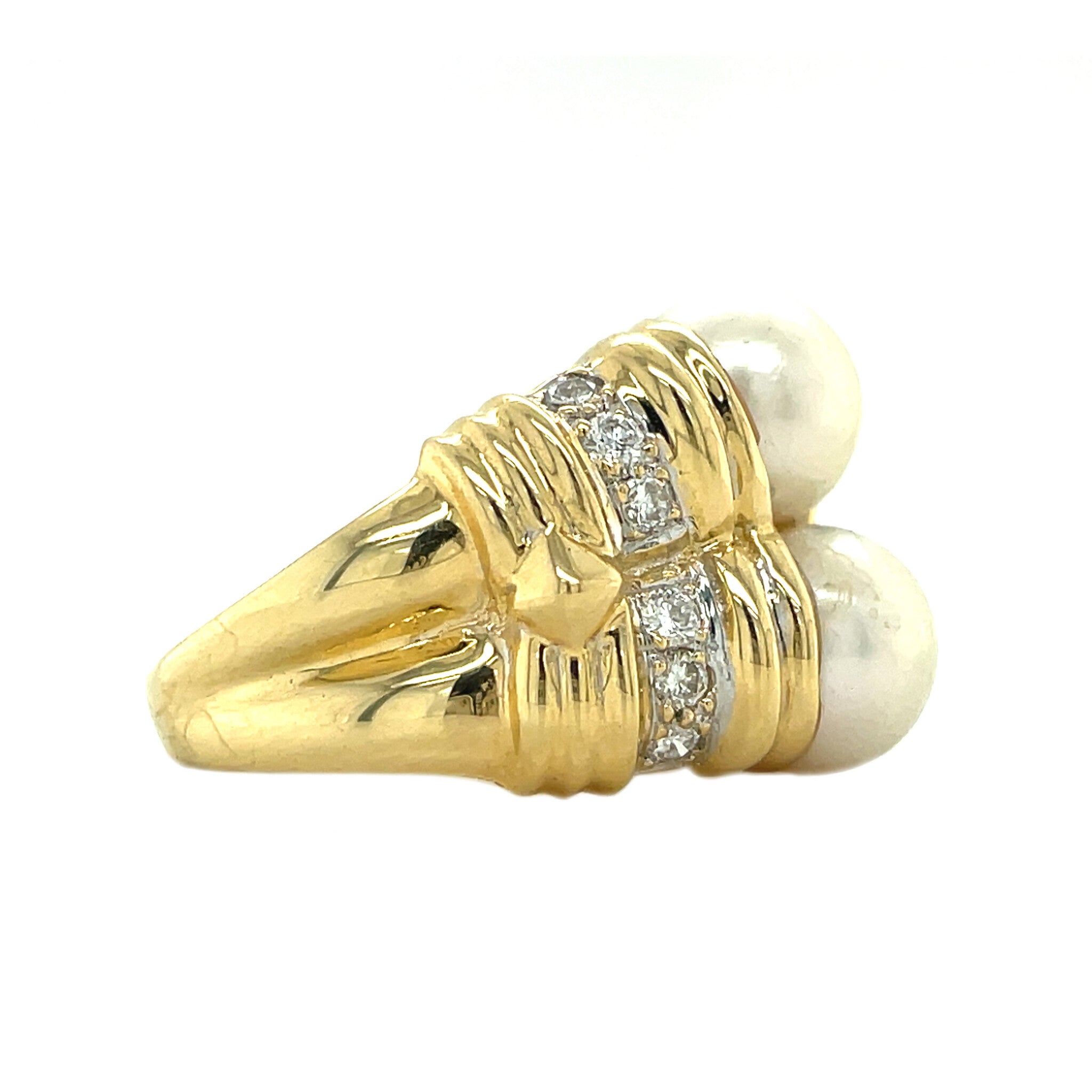 Yellow gold vintage ring with pearl and diamond 18 kt