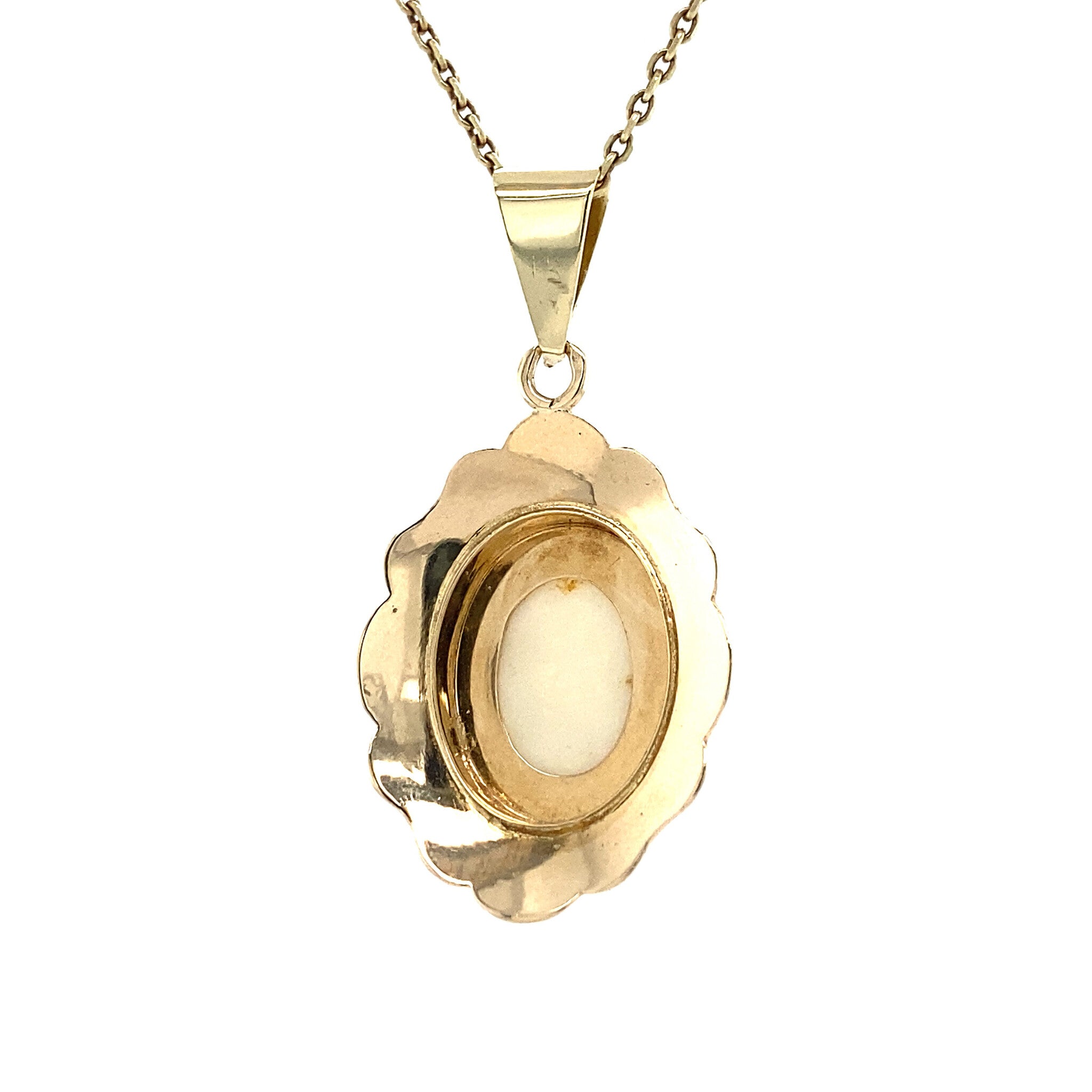 14 kt gold pendant with opal