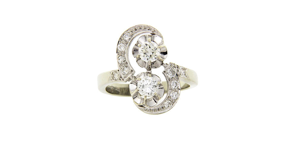 14 kt white gold diamond ring