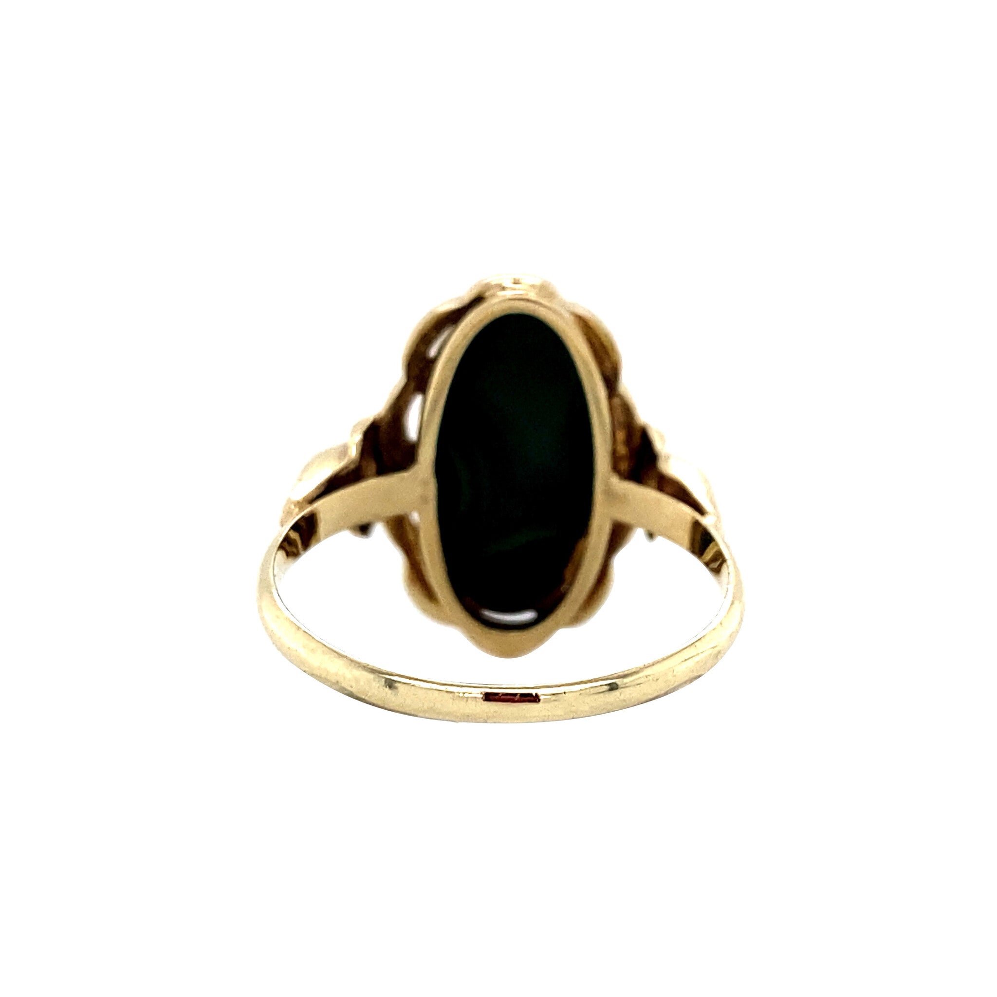 Gold ring with malachite, 14 kt