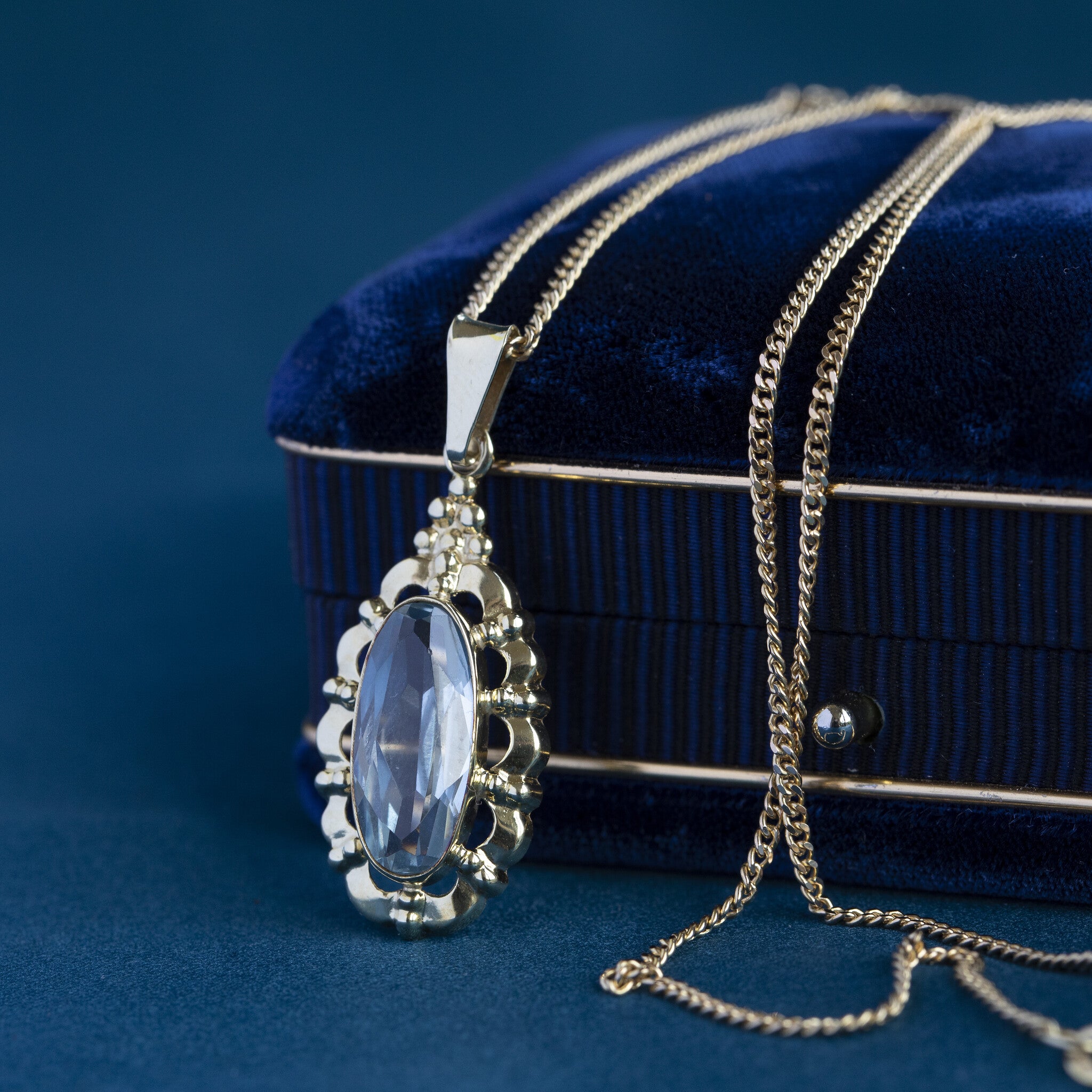 Gouden hanger met topaas 14 krt