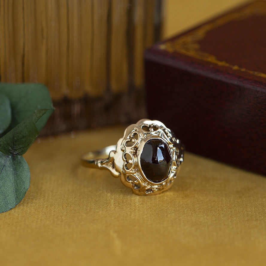 Vintage ring with colored stone 12 kt