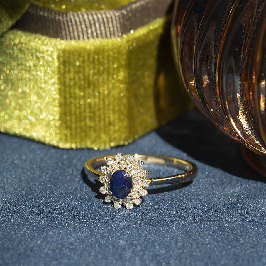Vintage 14 kt gold cluster ring with sapphire and diamond