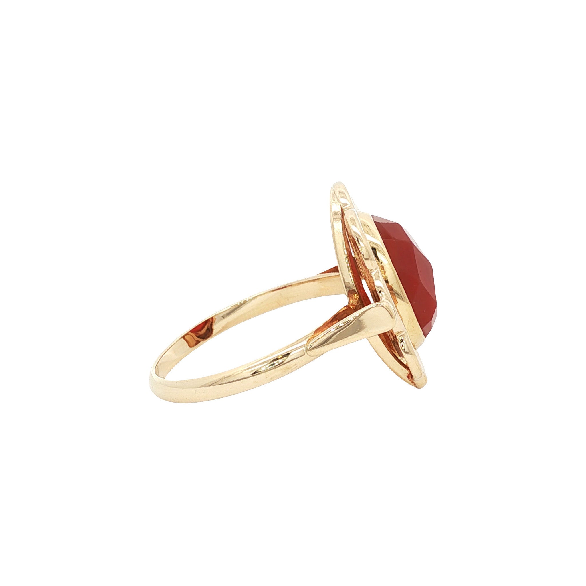 Gold vintage ring with carnelian 14 kt