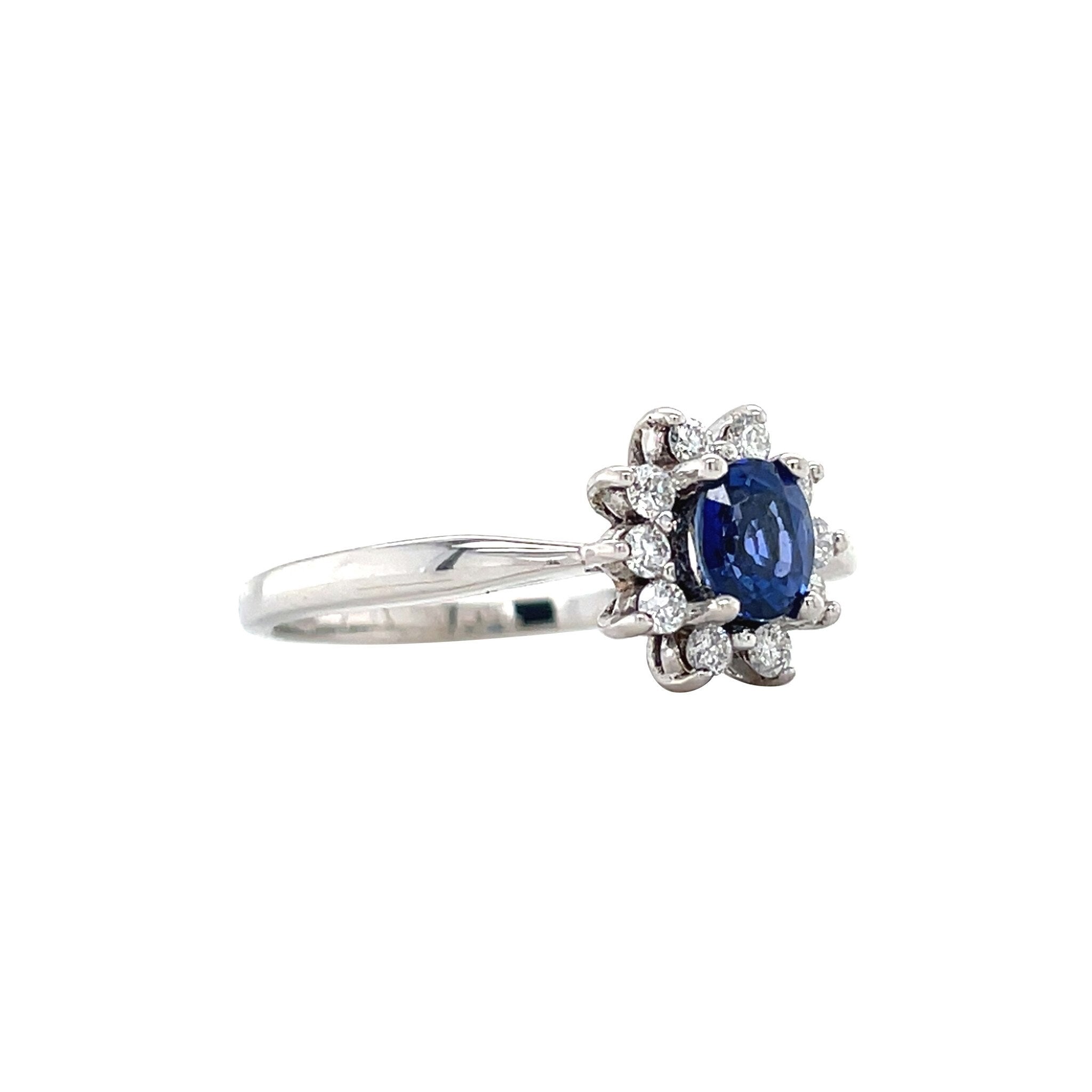 White gold vintage entourage ring with sapphire and diamond 14 kt