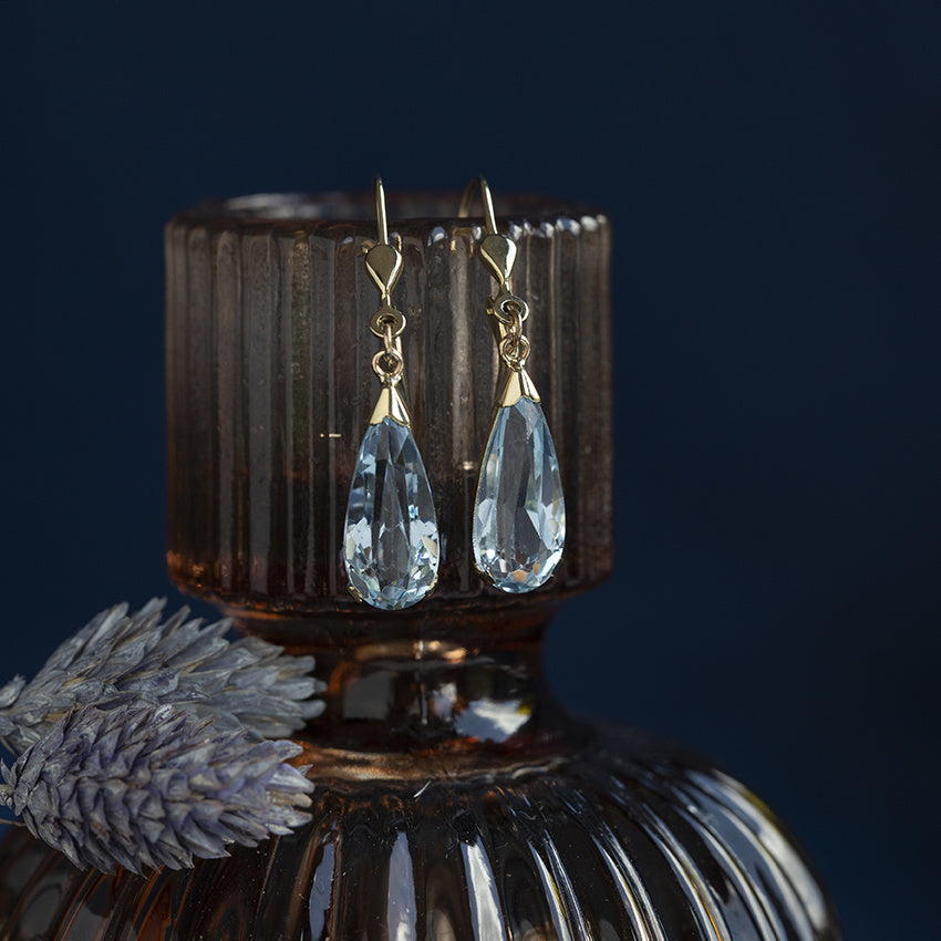 Vintage gold dangle earrings with spinel, 14 kt