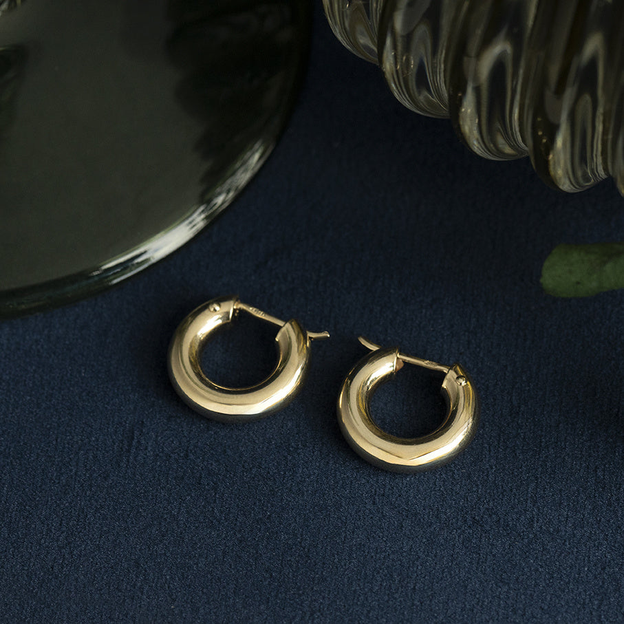Vintage smooth 14 kt gold hoop earrings