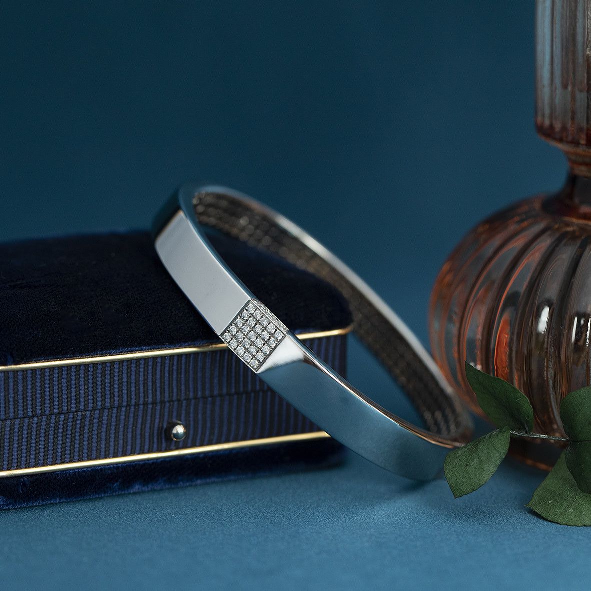 Witgouden vintage bangle met diamant 18 krt