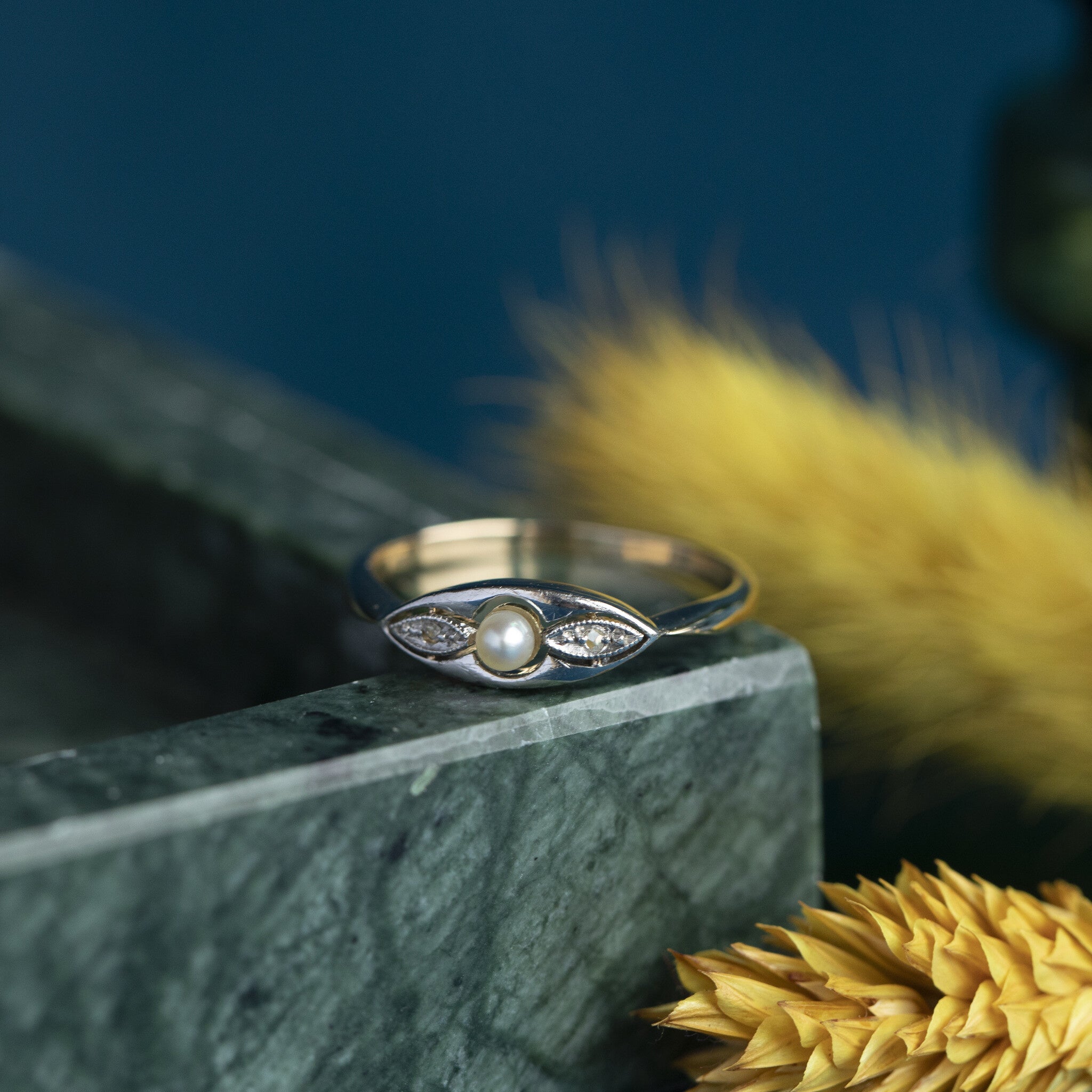 14 kt gold ring with pearl and diamond