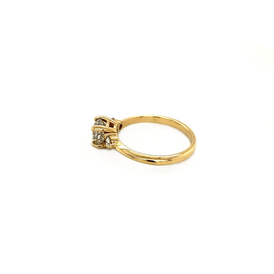 14 kt gold ring with a diamond