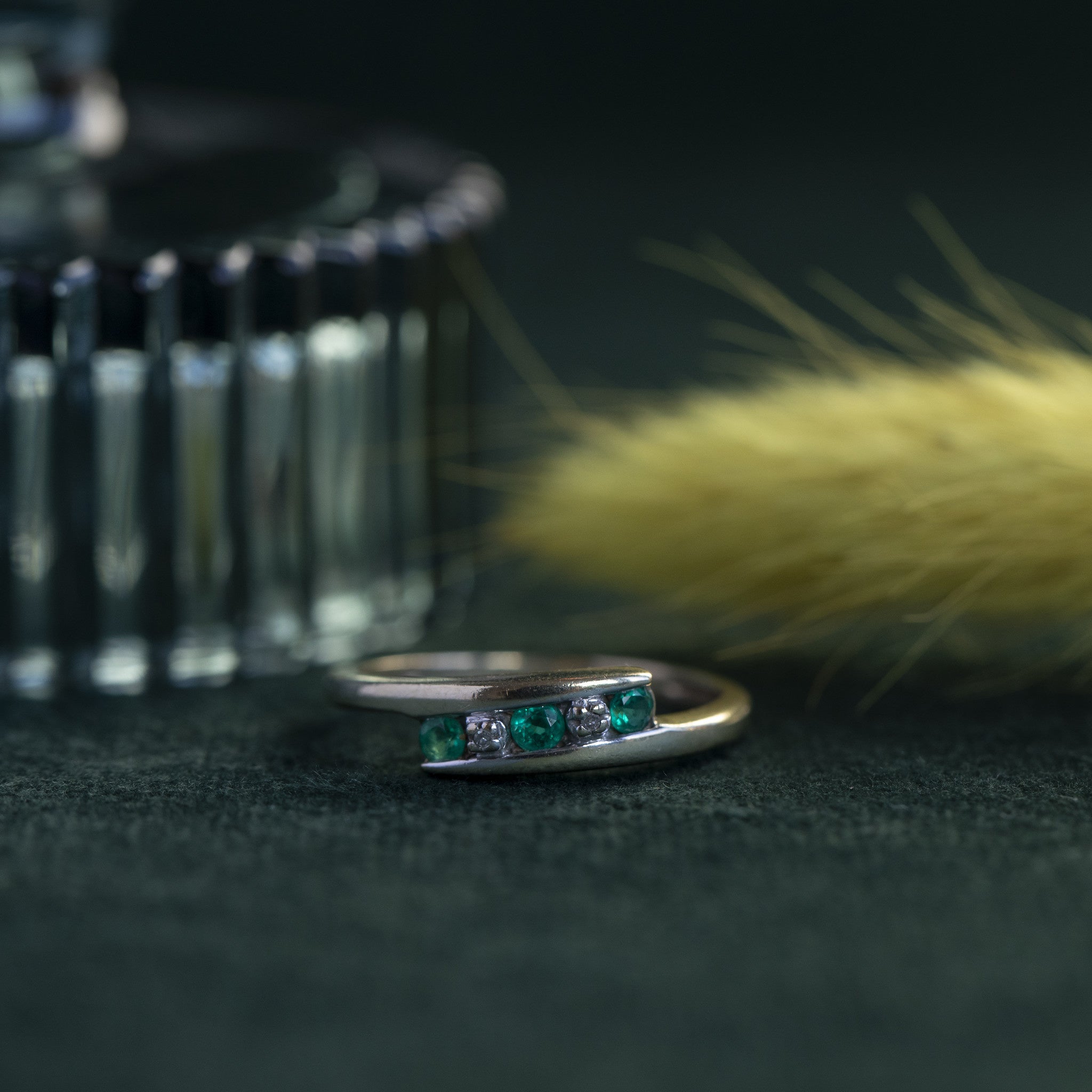 Ring with emerald and diamond 9 crt