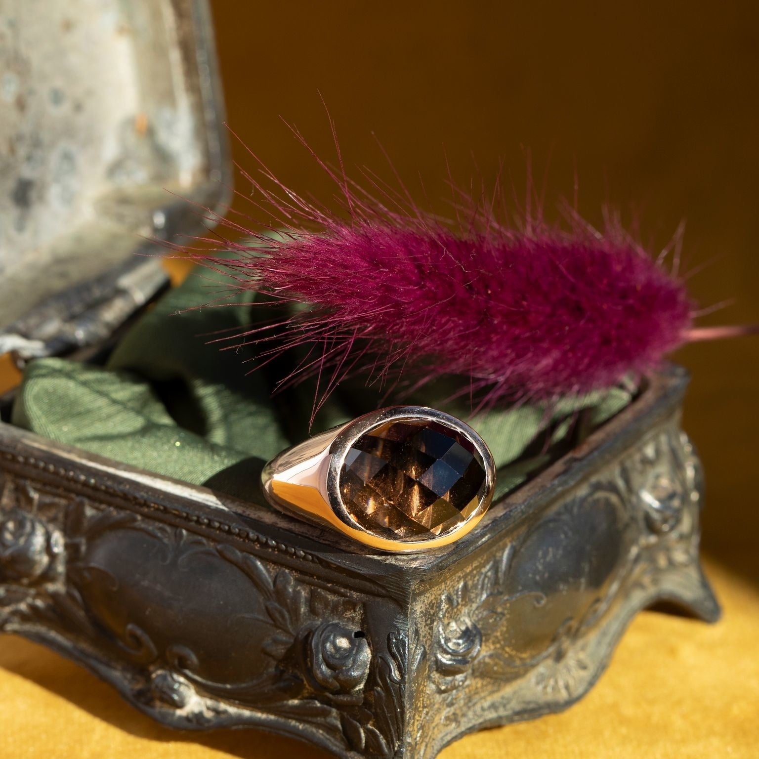 Gouden ring met rooktopaas 14 krt