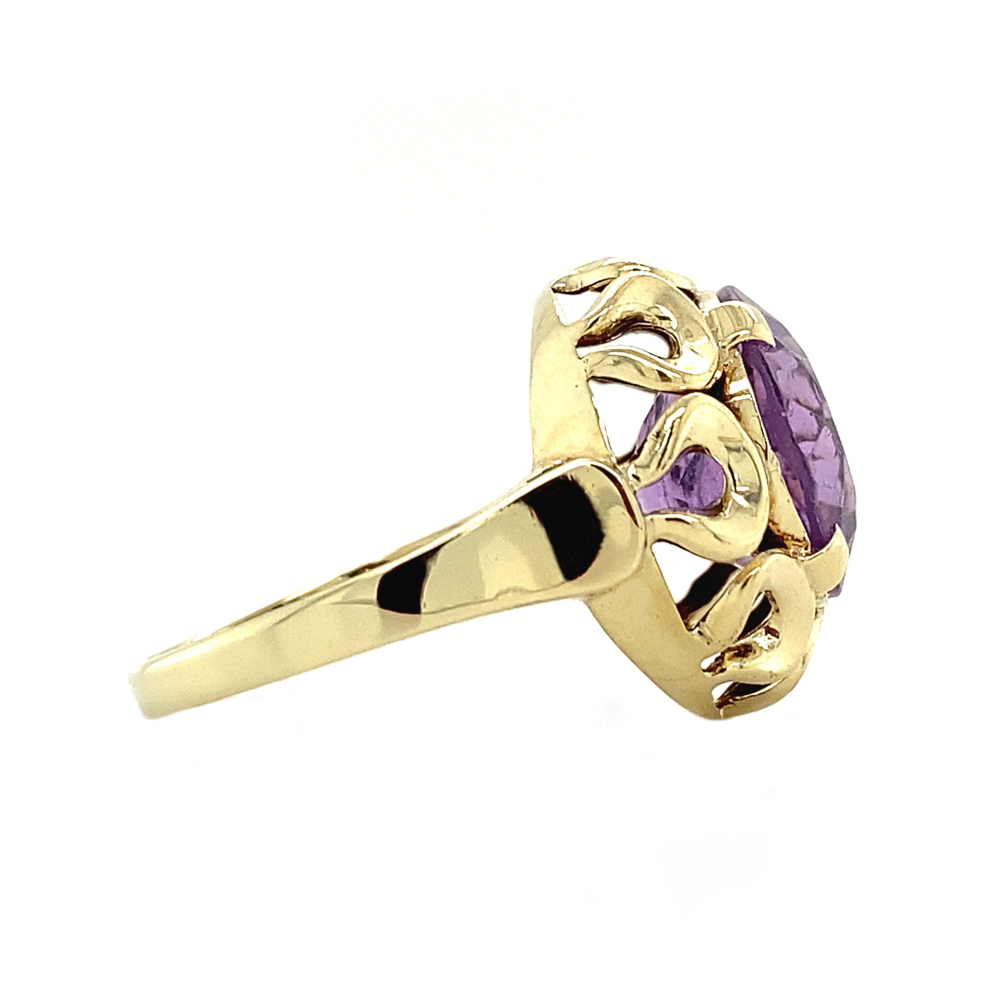 14-kt gold ring with amethyst