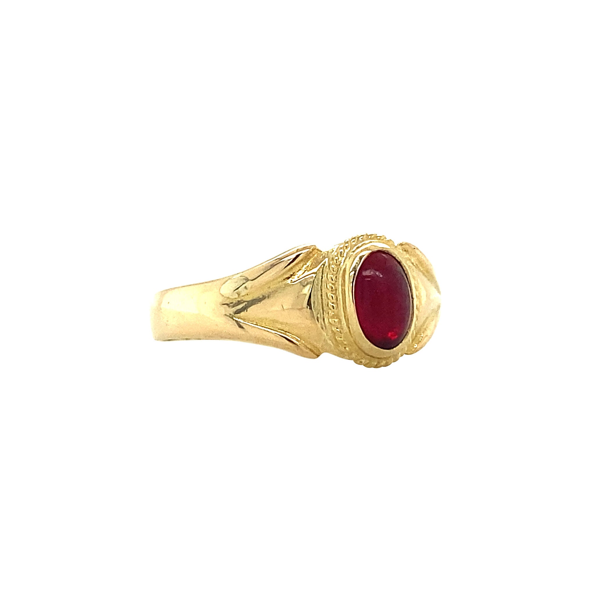 18 kt gold ring with pink gemstone
