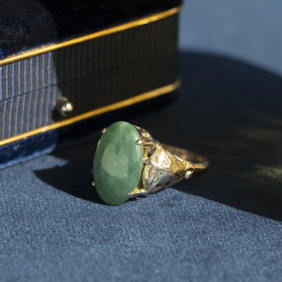 Gold vintage ring with jade 14 kt