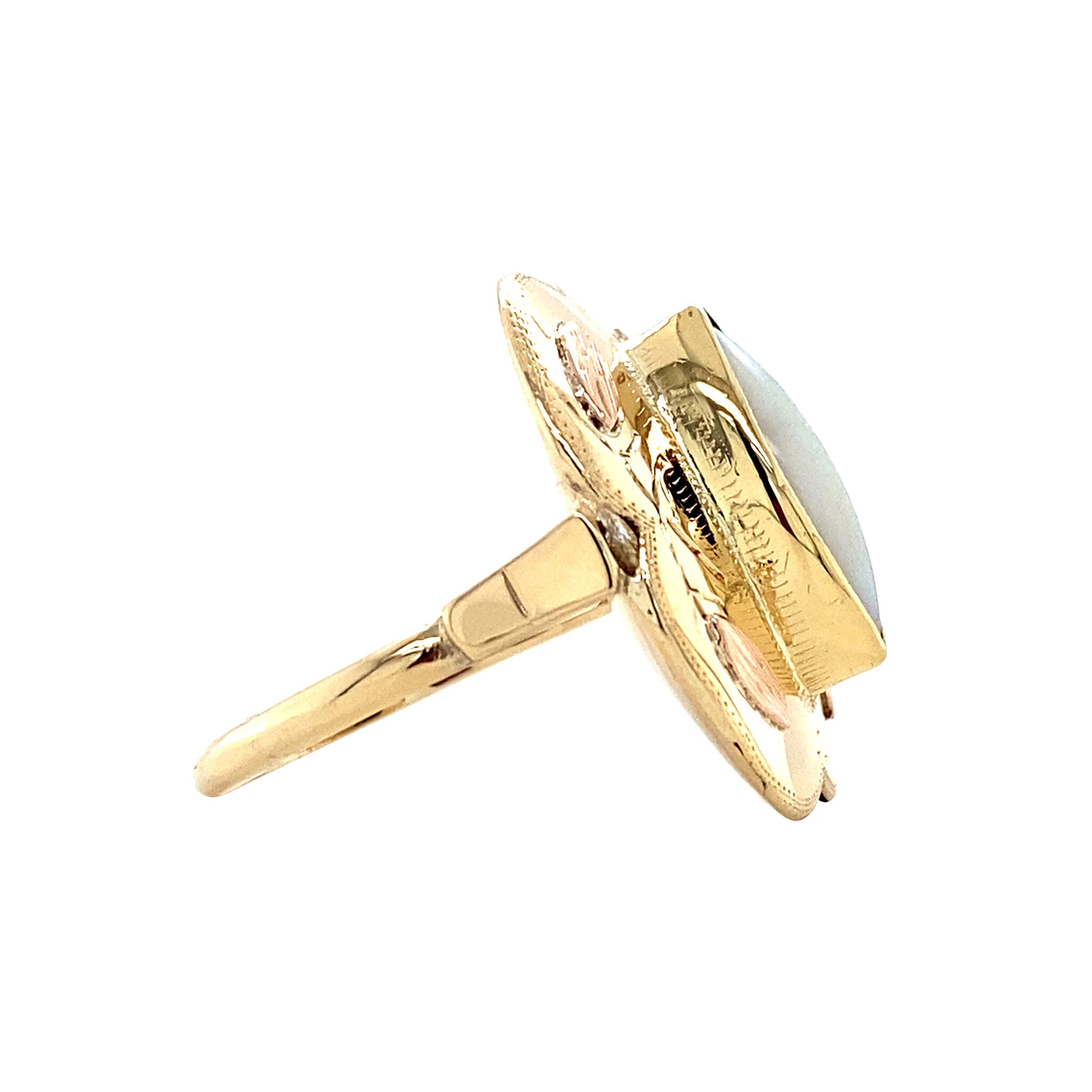 14 kt gold vintage ring with opal