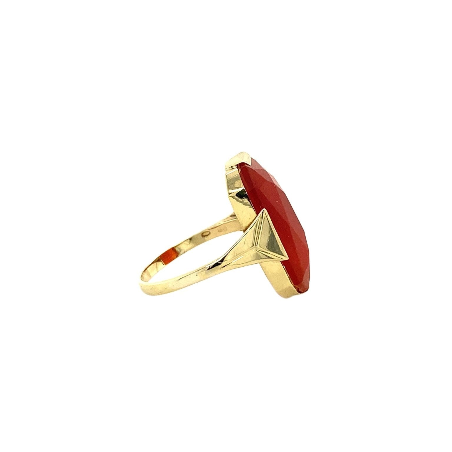 14 kt gold ring with carnelian