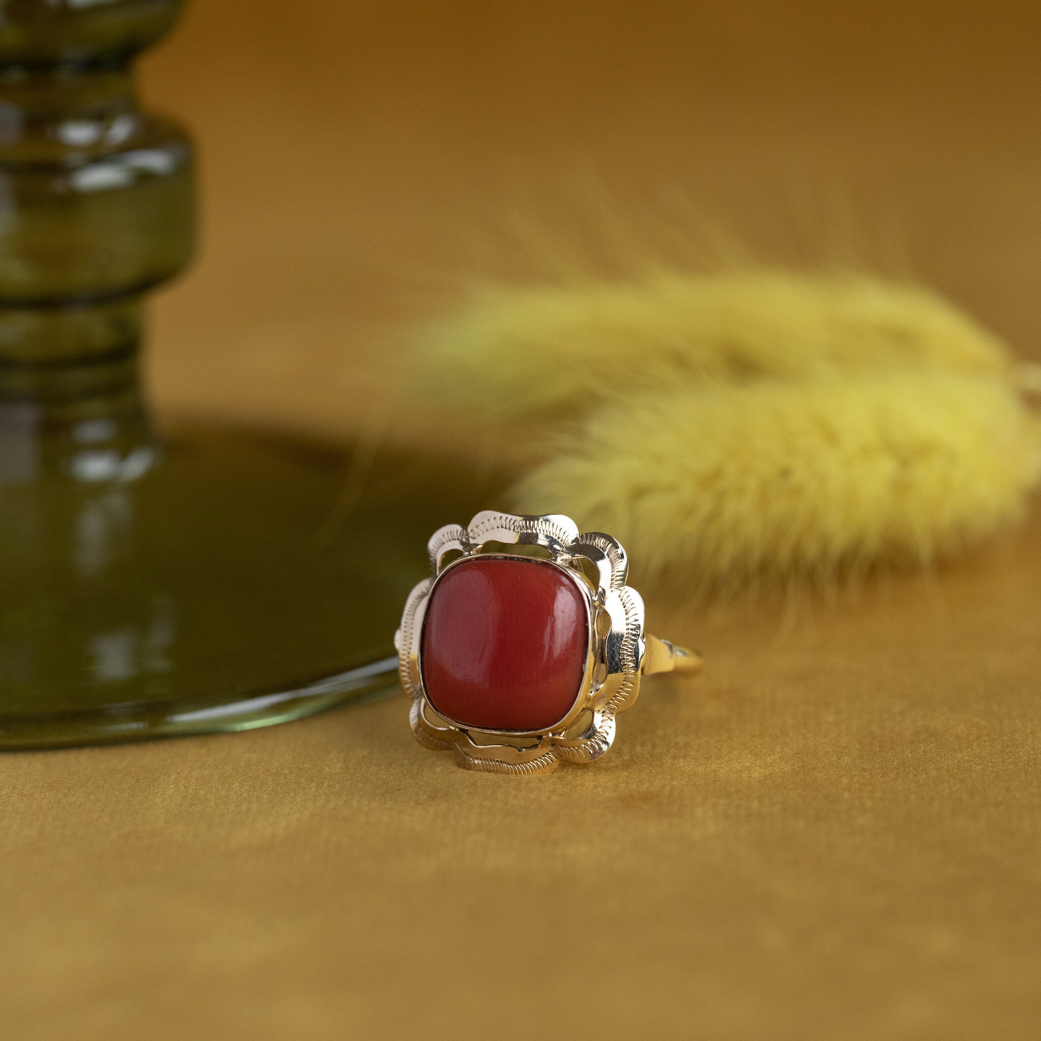 Gouden ring met bloedkoraal 14 krt