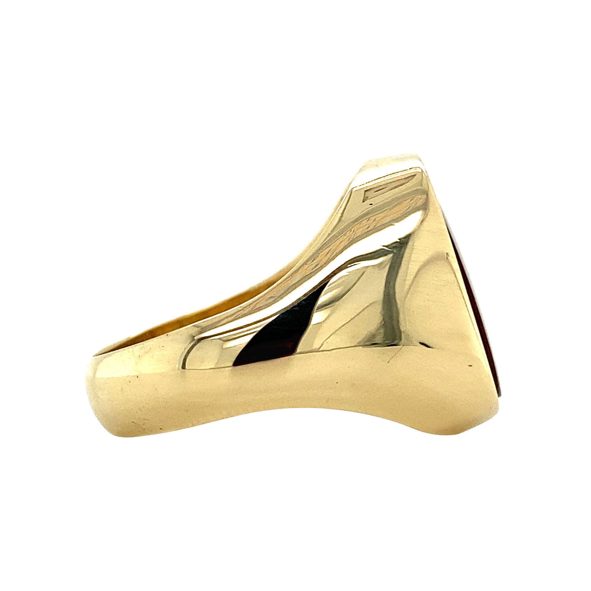 Gold signet ring with carnelian, 14 kt