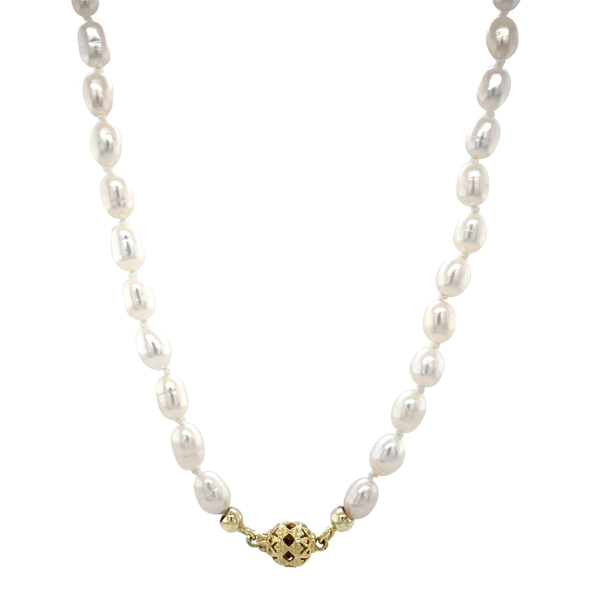 Vintage pearl necklace with 14 kt gold ball clasp