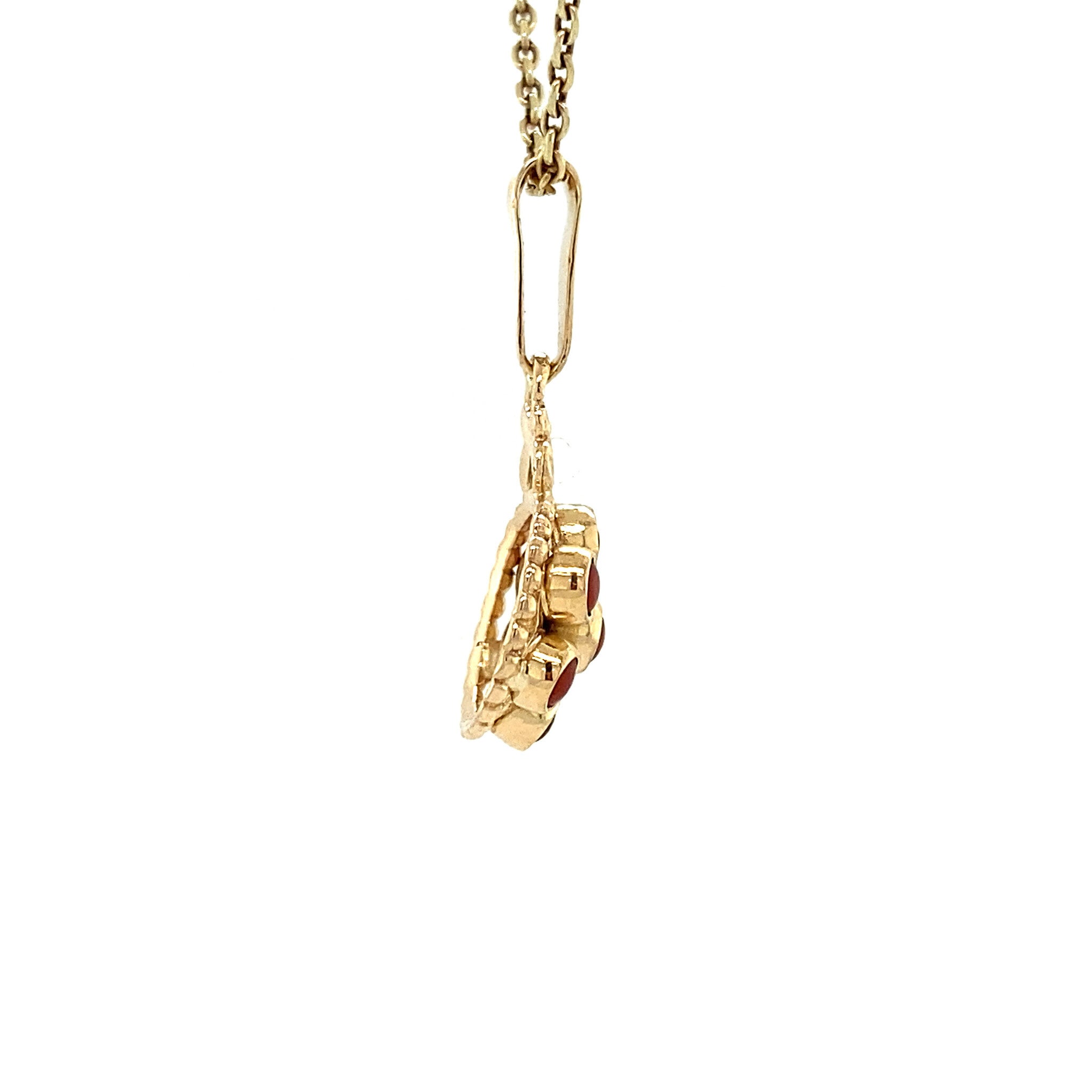 Gold entourage pendant with blood coral 14 krt
