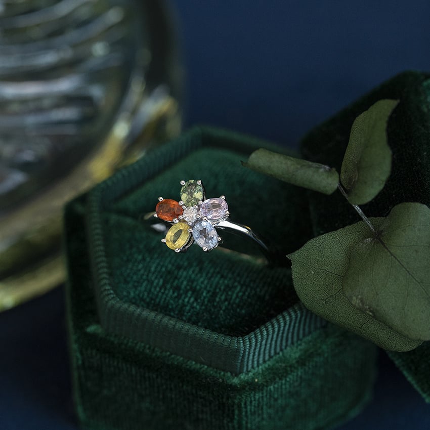 Witgouden vintage entourage ring met saffier en diamant 14 kt