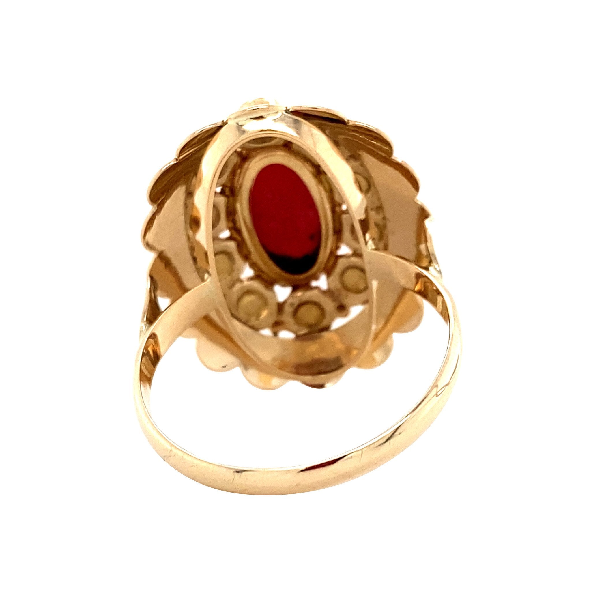 Gold entourage ring with blood coral 14 kt