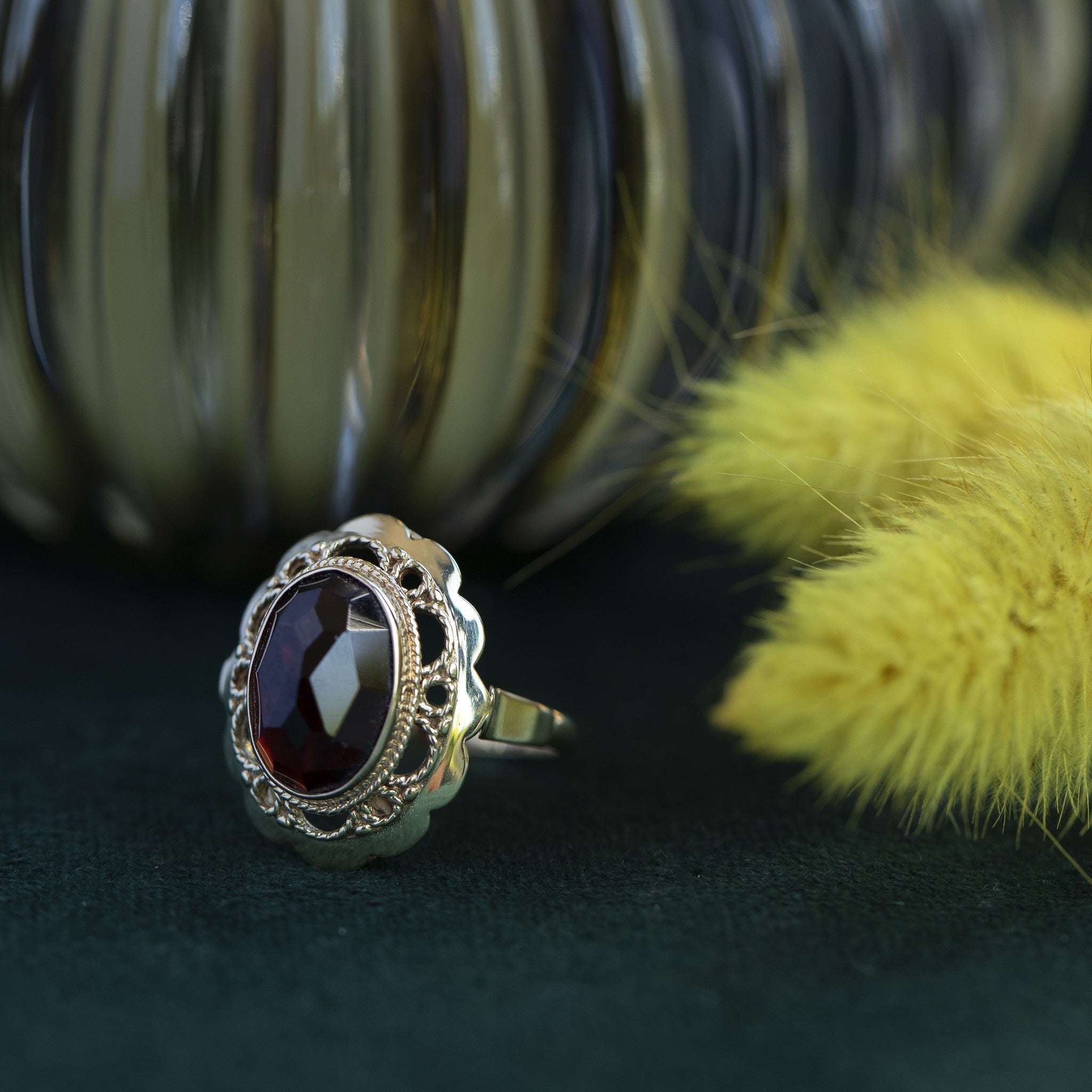 Gold ring with garnet, 14 kt