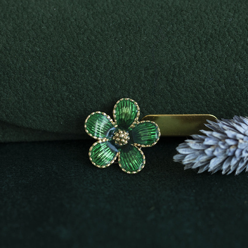 Vintage 18 kt gold floral brooch with enamel