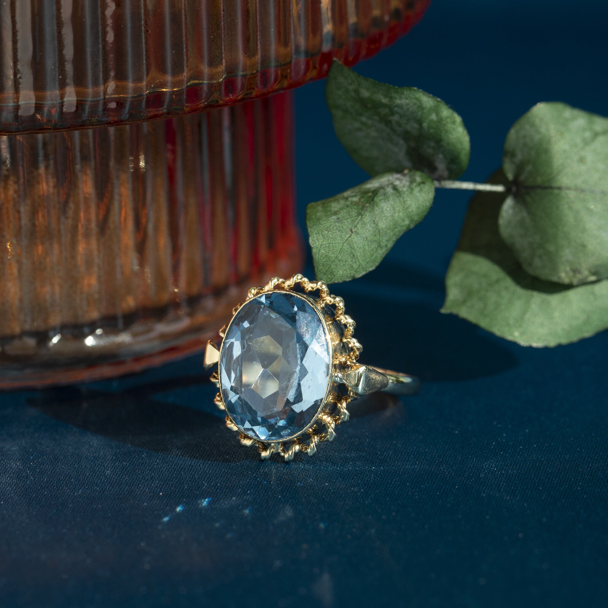 Gold ring with spinel 14 krt