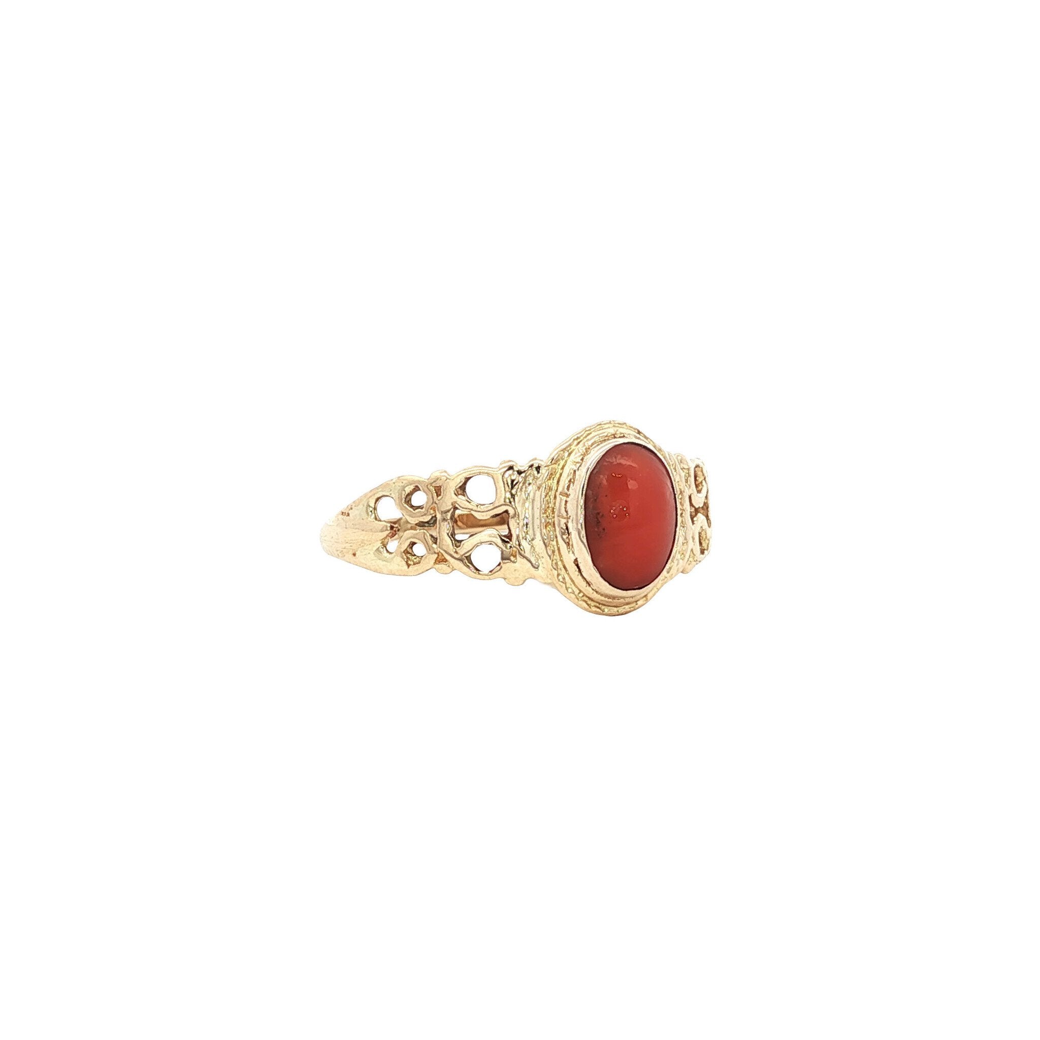 Gouden vintage ring met bloedkoraal 14 kt