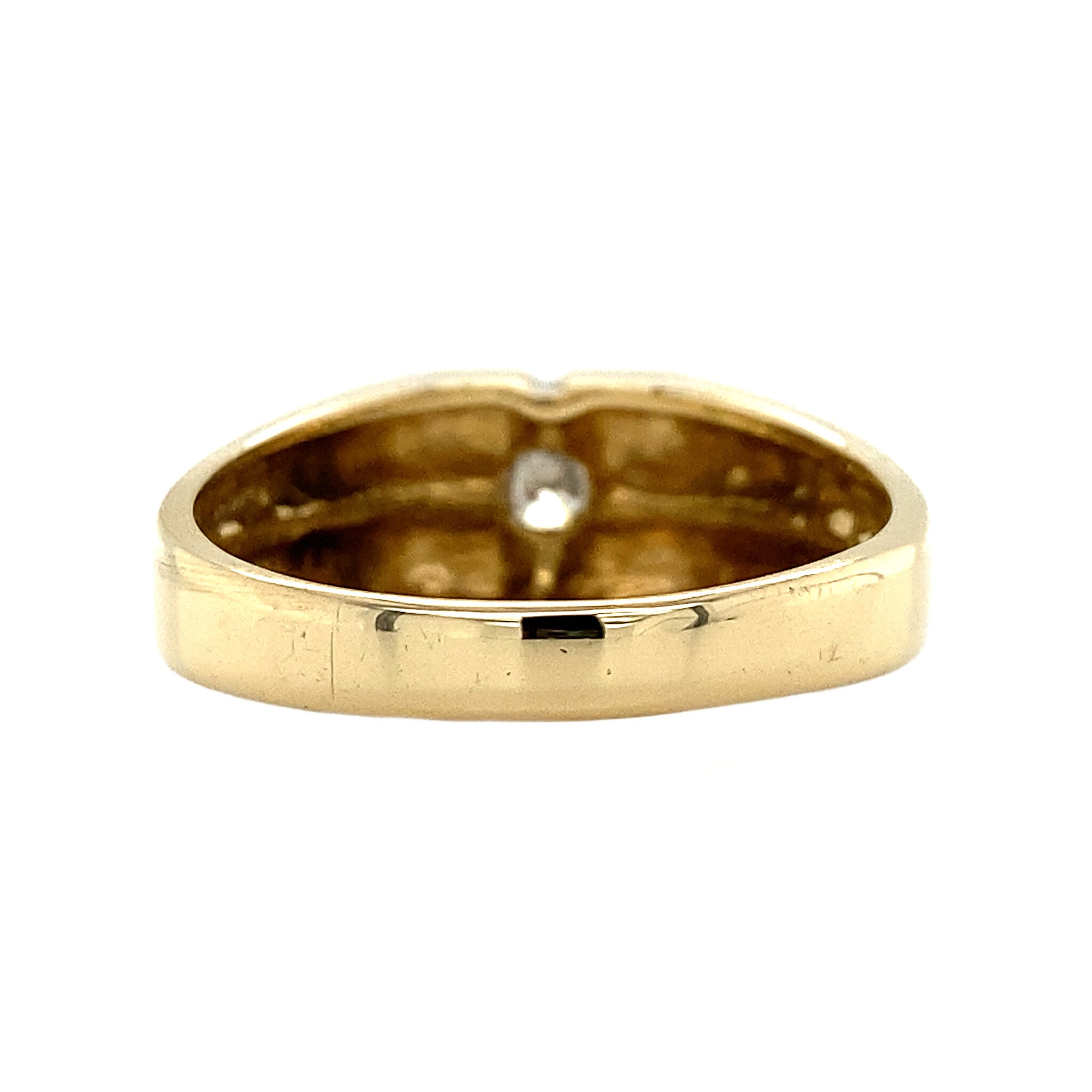 14 kt gold ring with diamond