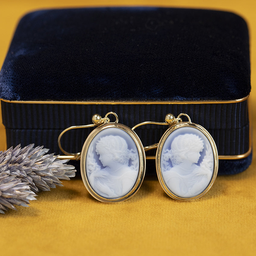 Gouden oorhangers met camee 14 kt