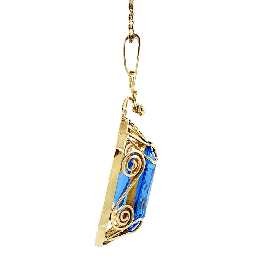 Gouden vintage hanger met spinel 14 krt