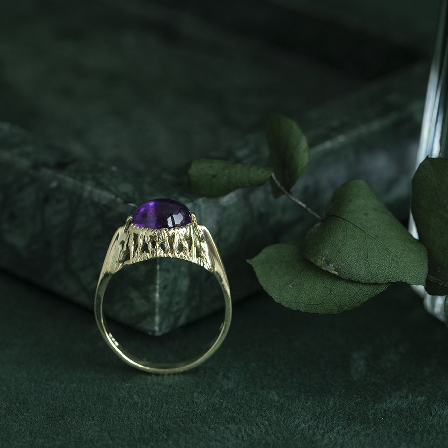 Golden vintage ring with amethyst 14 kt