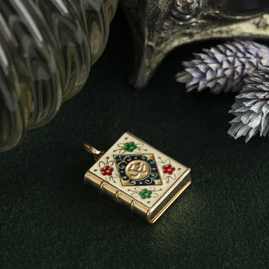 Golden vintage book pendant with enamel 18 kt